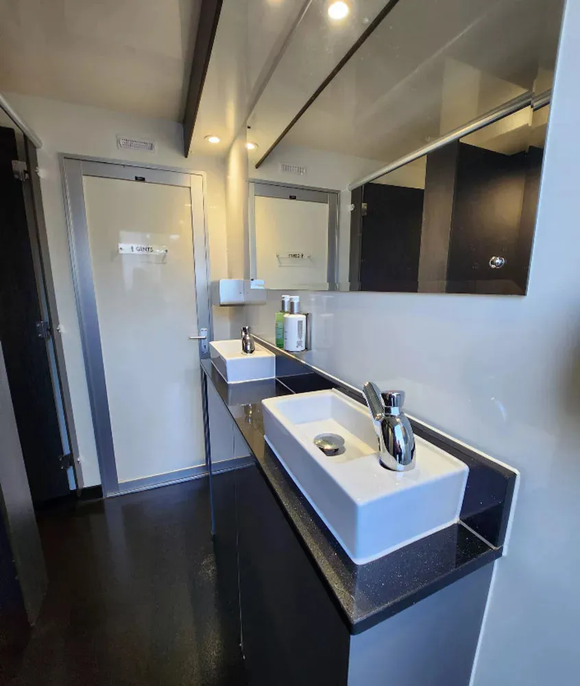 Luxury 3 3 Toilet Hire